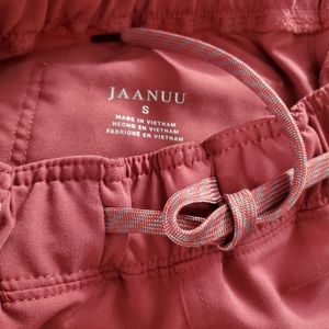 Jaanuu Scrub Set